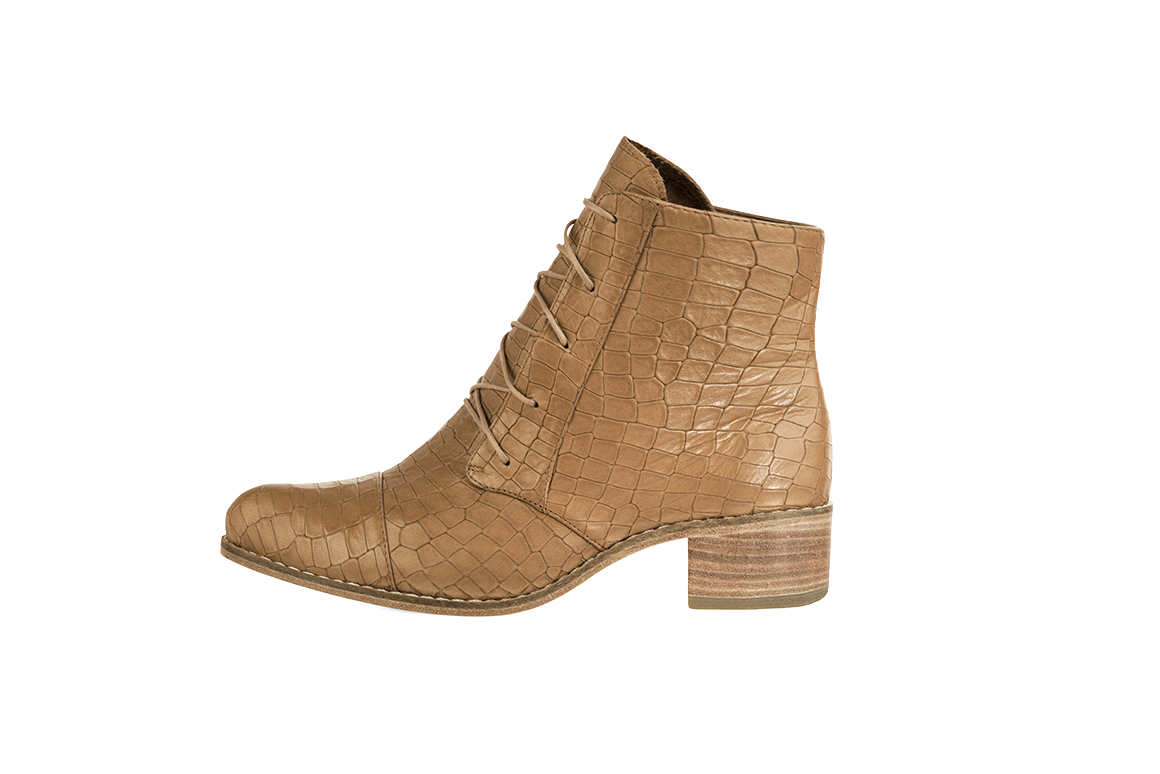 Camel beige women's ankle boots with laces at the front. Round toe. Low leather soles. Profile view - Florence KOOIJMAN
